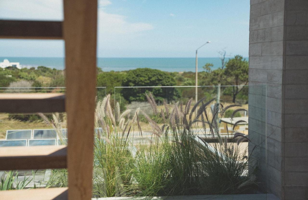 Casagrande Hotel & Beach Club ホセ・イグナシオ エクステリア 写真 View of the Atlantic Ocean from the lighthouse