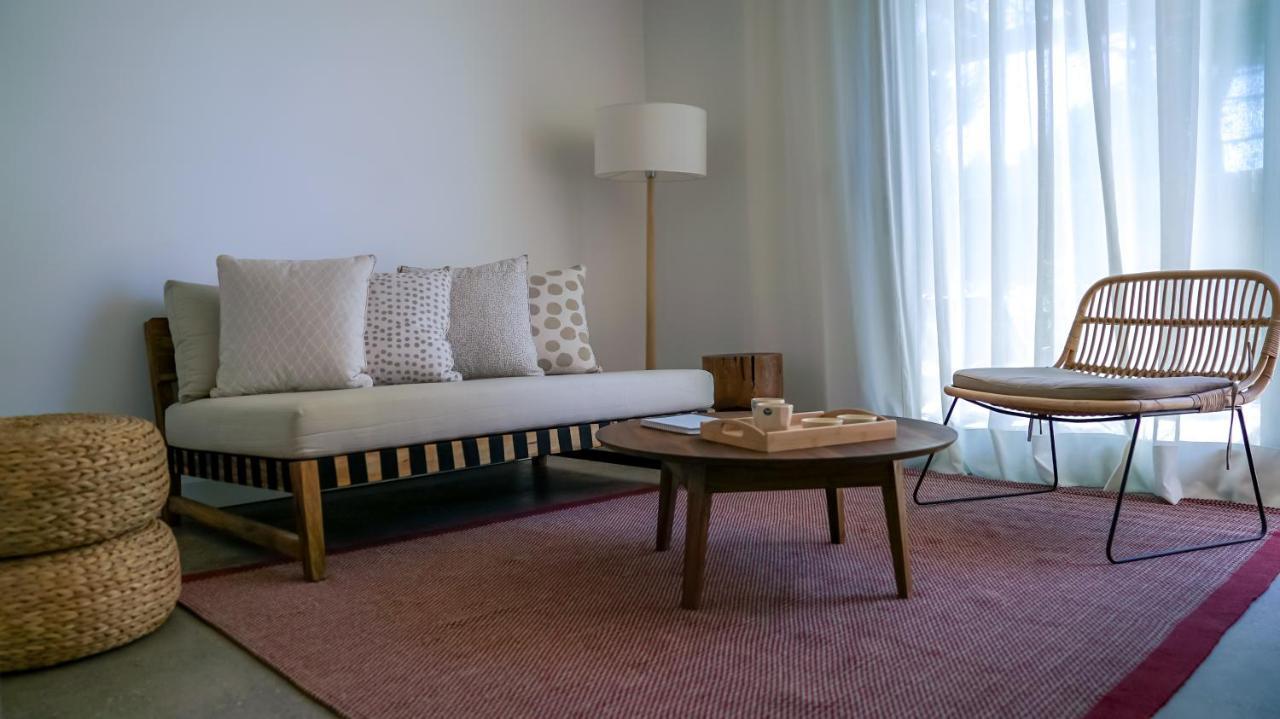 Casagrande Hotel & Beach Club ホセ・イグナシオ エクステリア 写真 A living room with a carpet