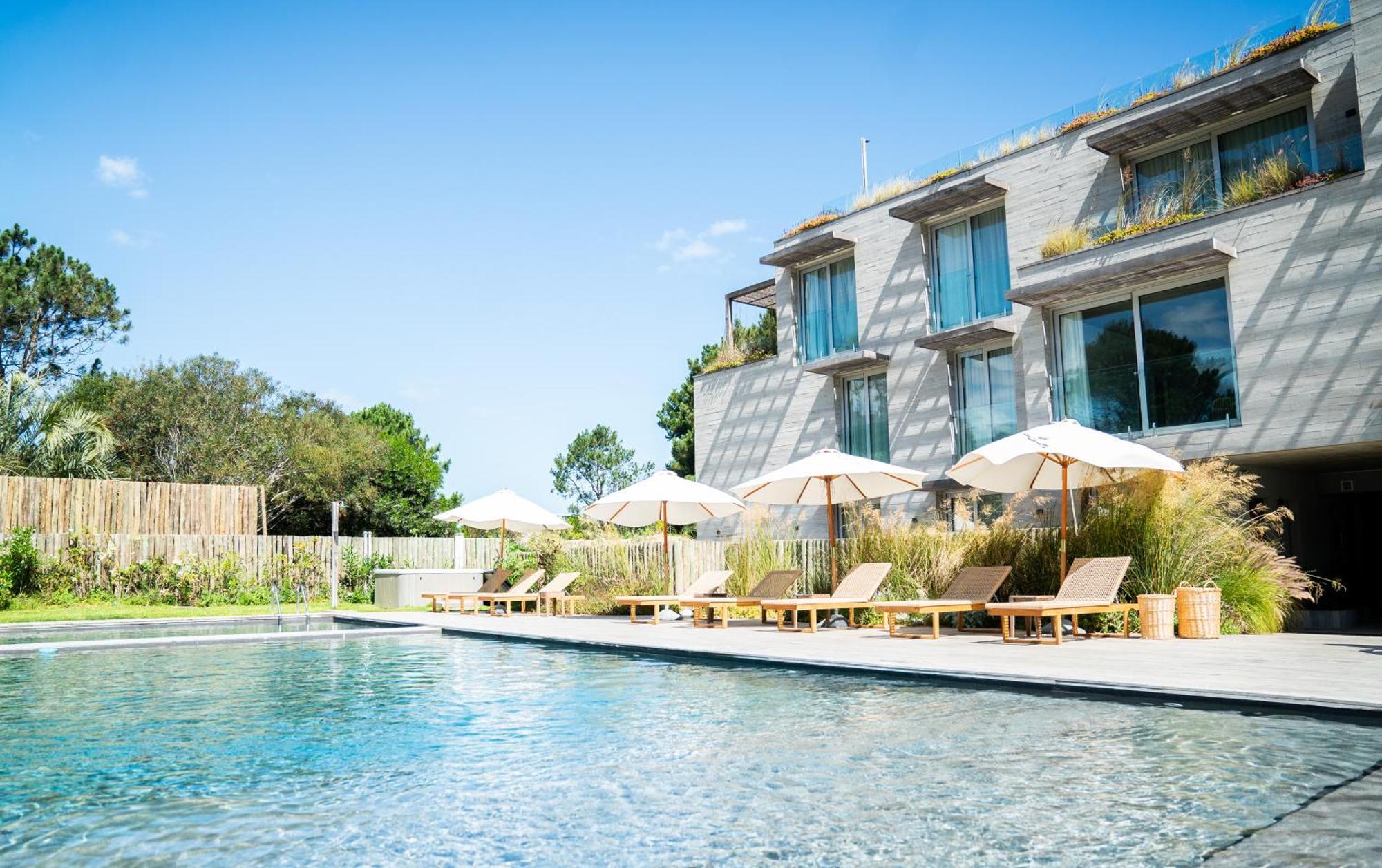 Casagrande Hotel & Beach Club ホセ・イグナシオ エクステリア 写真 The swimming pool at the hotel