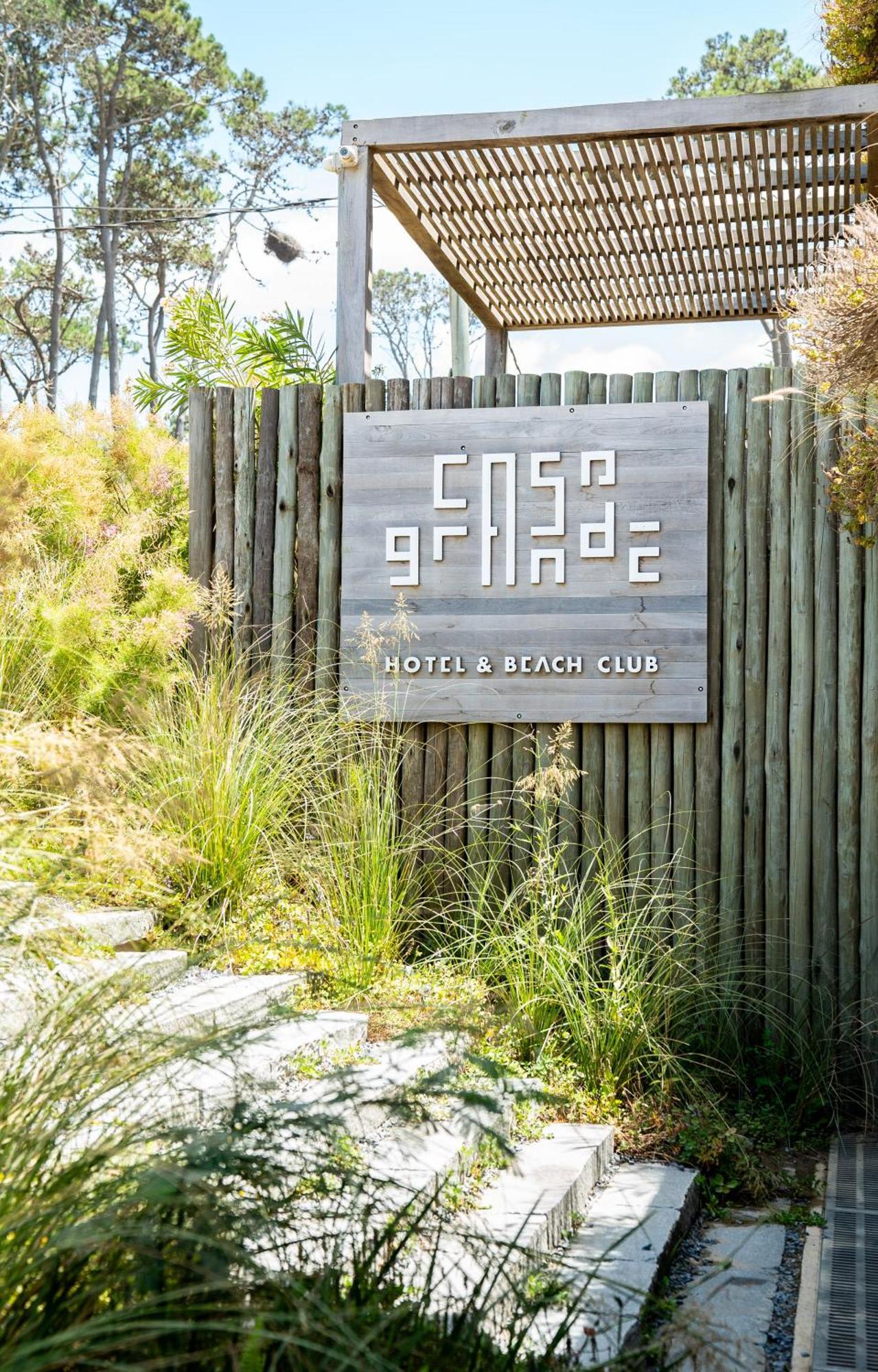 Casagrande Hotel & Beach Club ホセ・イグナシオ エクステリア 写真 Entrance sign